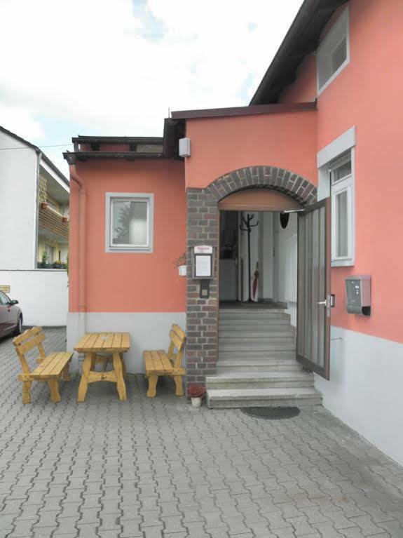 Pension Holzgarten Regensburg Eksteriør bilde